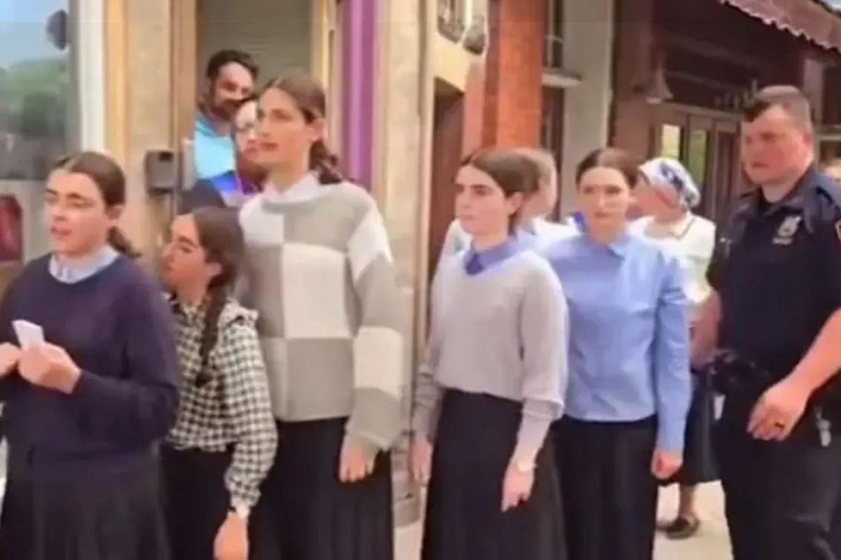 Film değil gerçek! Kaybolan 71 kız öğrenci tünelde bulundu