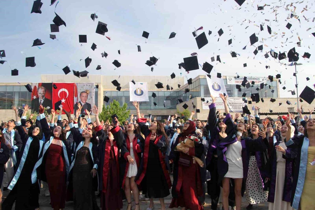 ODÜ’de 3 bin 200 öğrencinin mezuniyet heyecanı