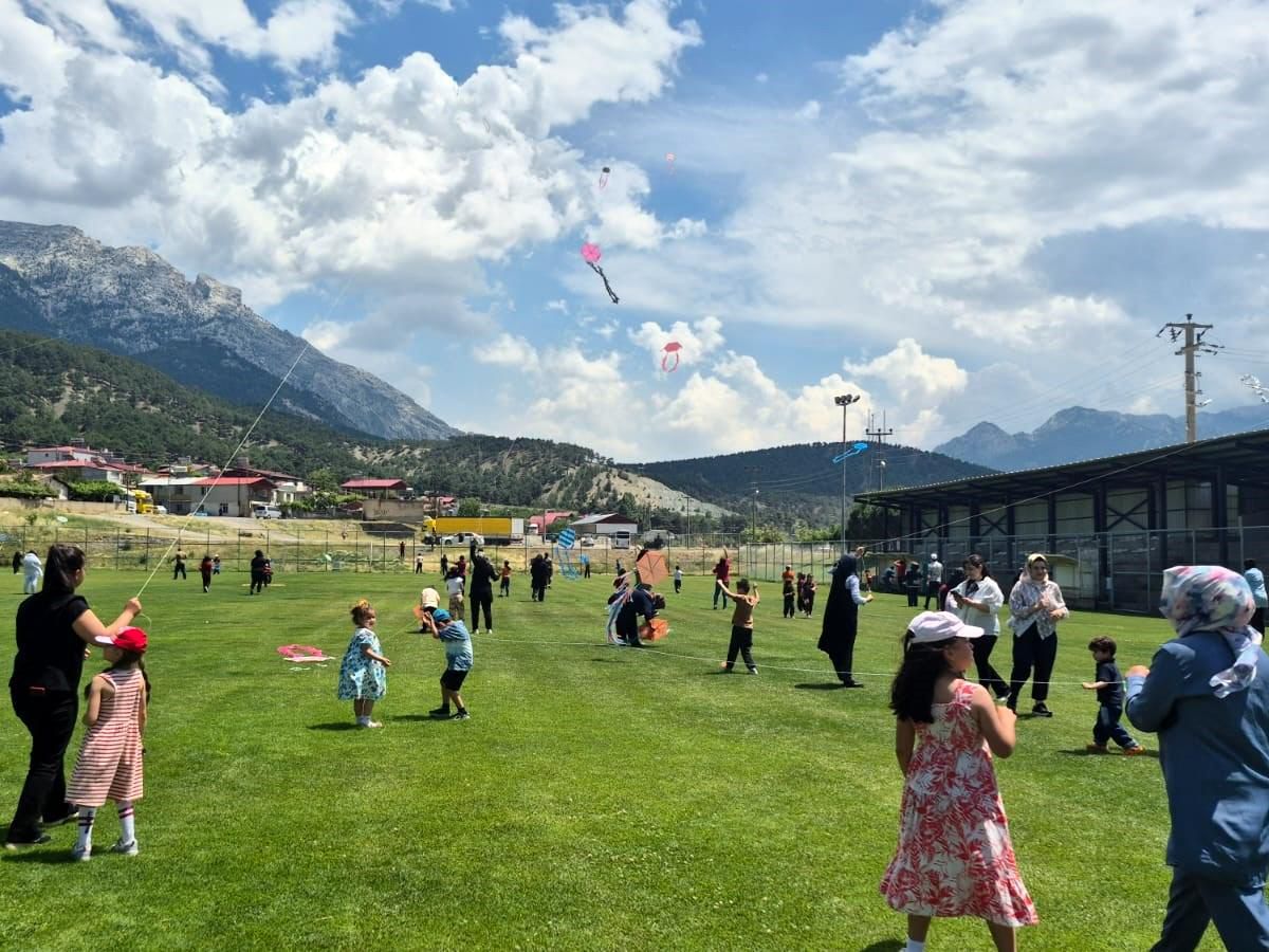 Pozantı’da Uçurtma Şenliği Coşkusu
