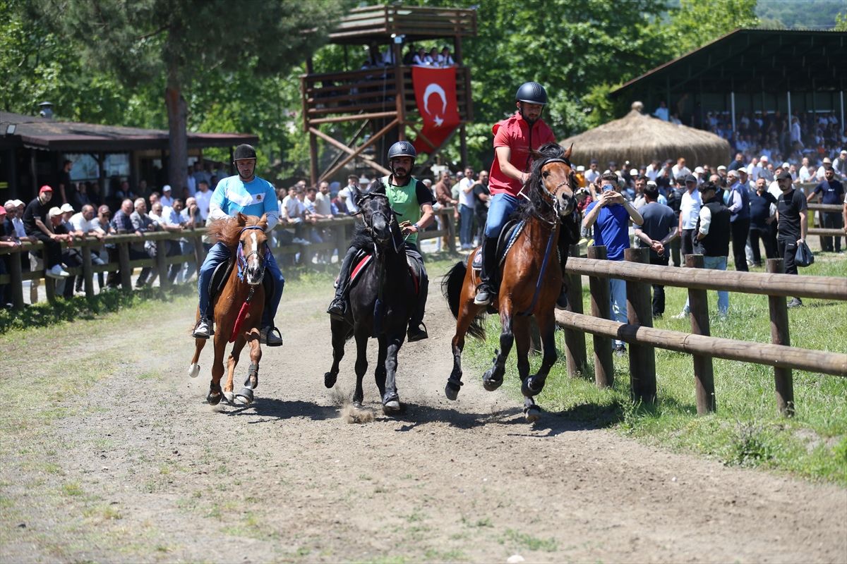 Ünye’de Geleneksel Rahvan At Yarışları Yapıldı