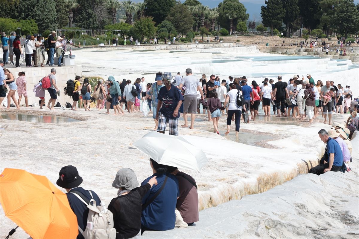 Pamukkale’de Ziyaretçi Rekoru Kırıldı