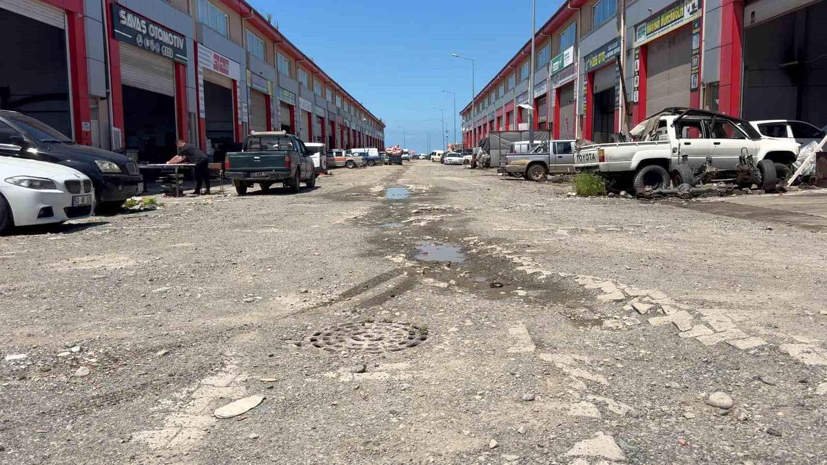 Rize’de su hattı çalışması sanayi esnafını mağdur etti