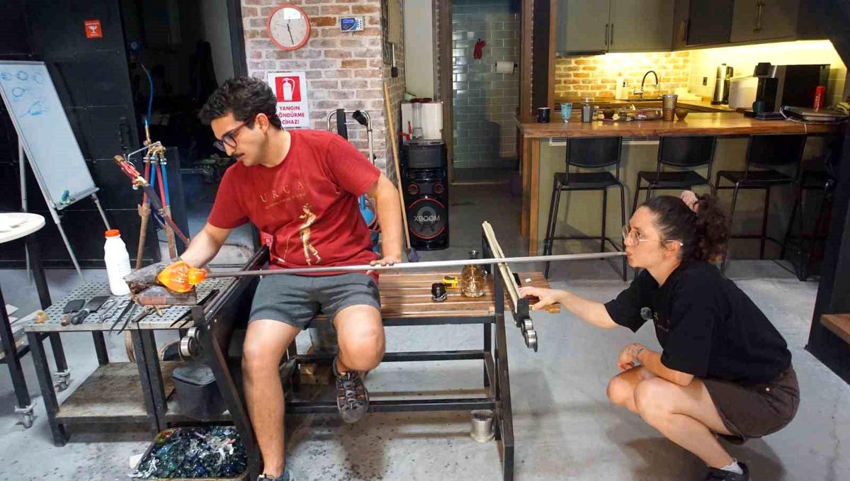 İzmir’de Geleneksel Cam Üfleme Sanatı