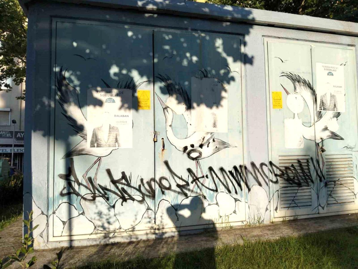 Sanatla güzelleştirilen trafolar vandalların hedefi oldu
