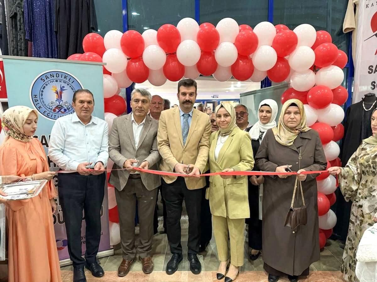Sandıklı’da ‘Hayat boyu öğrenme’ sergisi açıldı