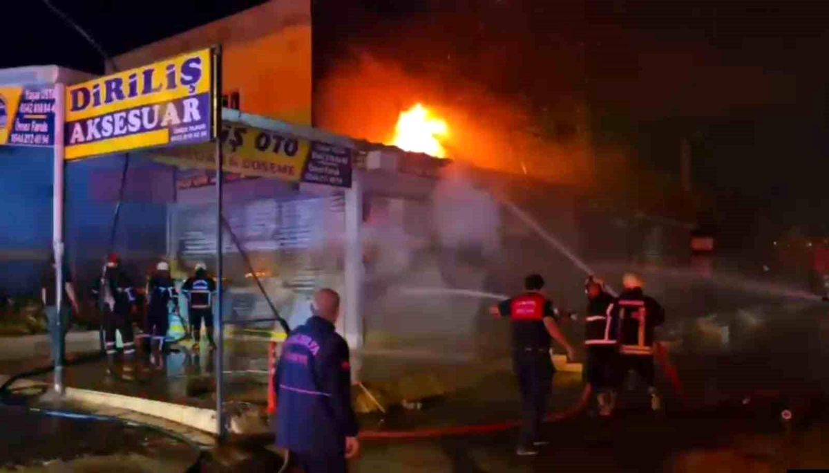 Şanlıurfa’da Gece Yangın: İki İş Yeri Zarar Gördü