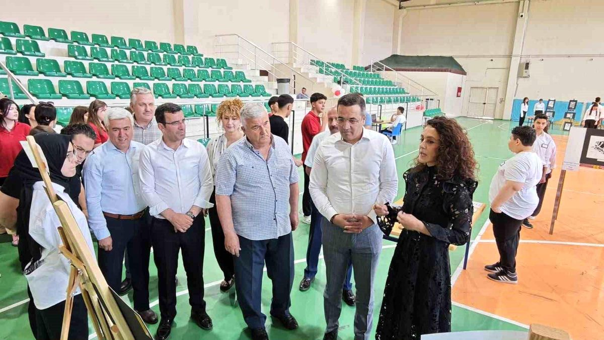 Sarıgöl’de Yıl Sonu Resim Sergisi Açıldı