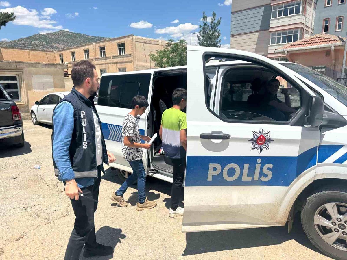 Polisten Öğrencilere Sınav Desteği