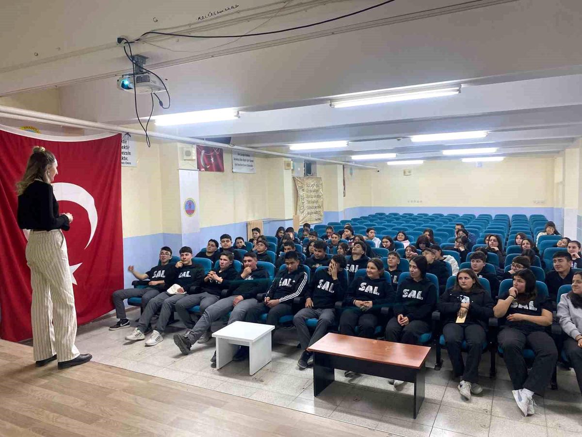 Selendi’de Lise Öğrencilerine Yapay Zeka Eğitimi