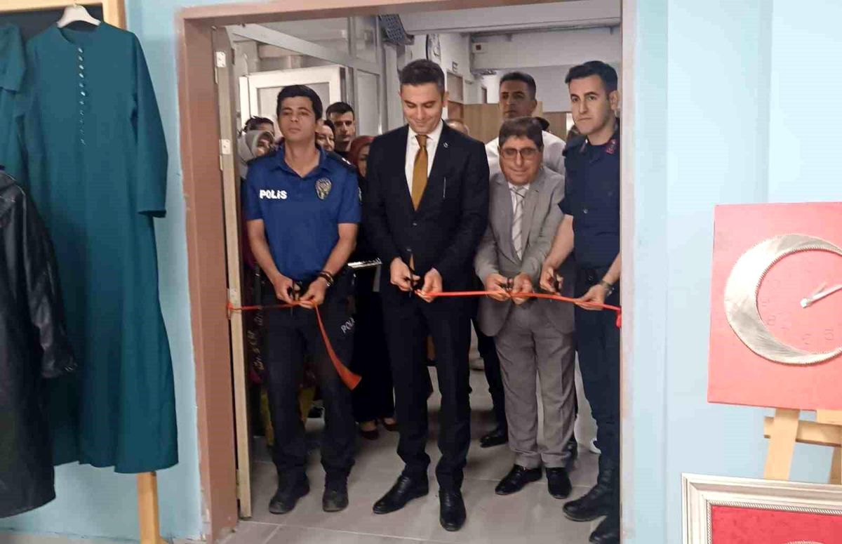 Selendi’de Yıl Sonu Sergisi Açıldı