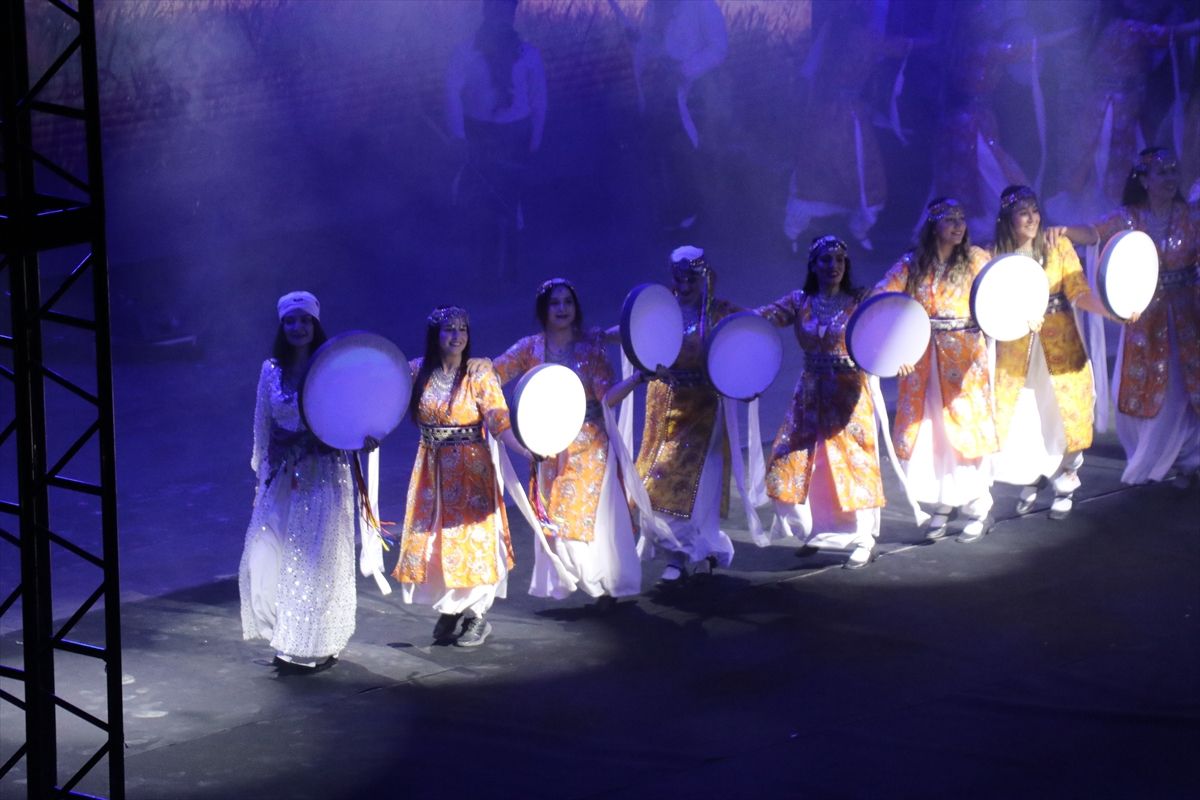 Siirt’te Halk Dansları Gösterisi