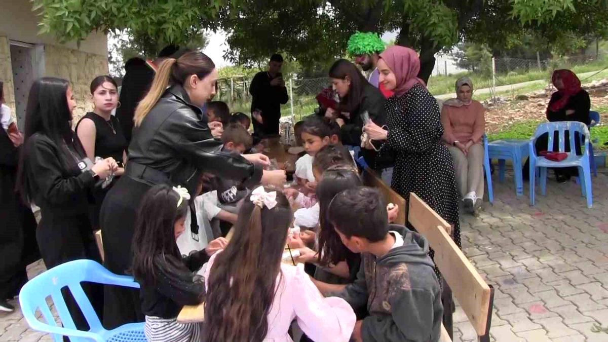 Siirt’ten Gönüllü Öğrencilerden Okula Destek