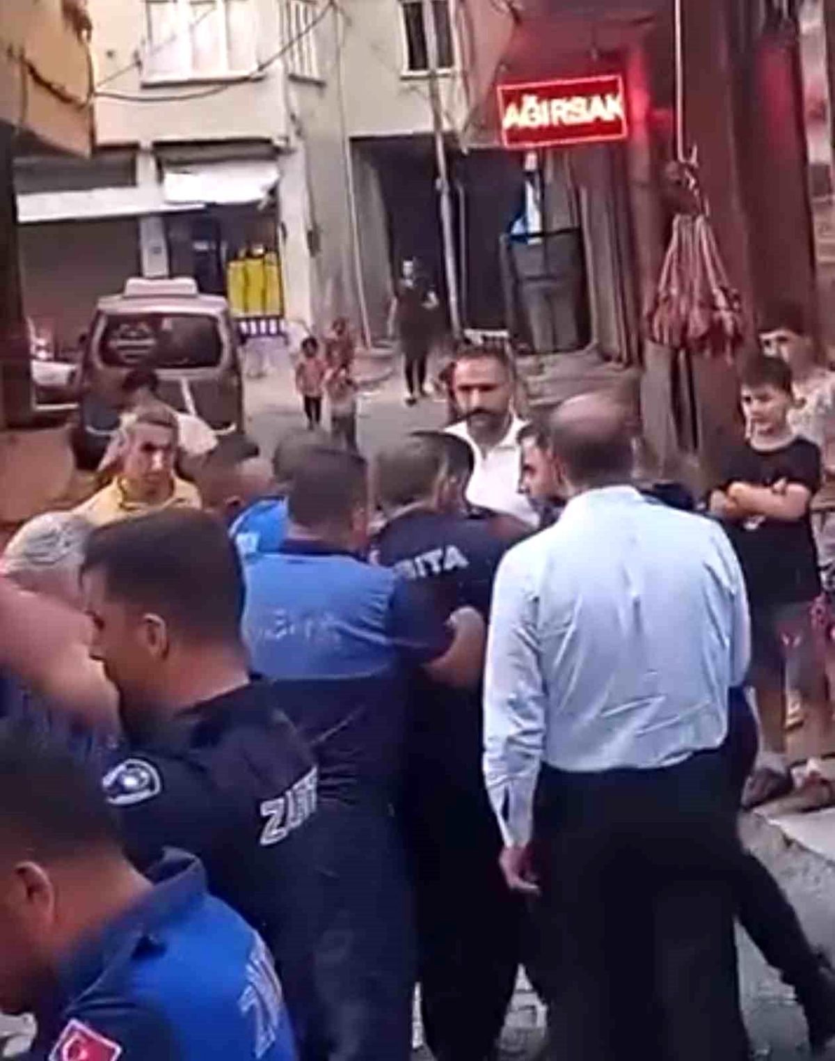 Siirt’te zabıtadan seyyar satıcılara yönelik kapsamlı denetim