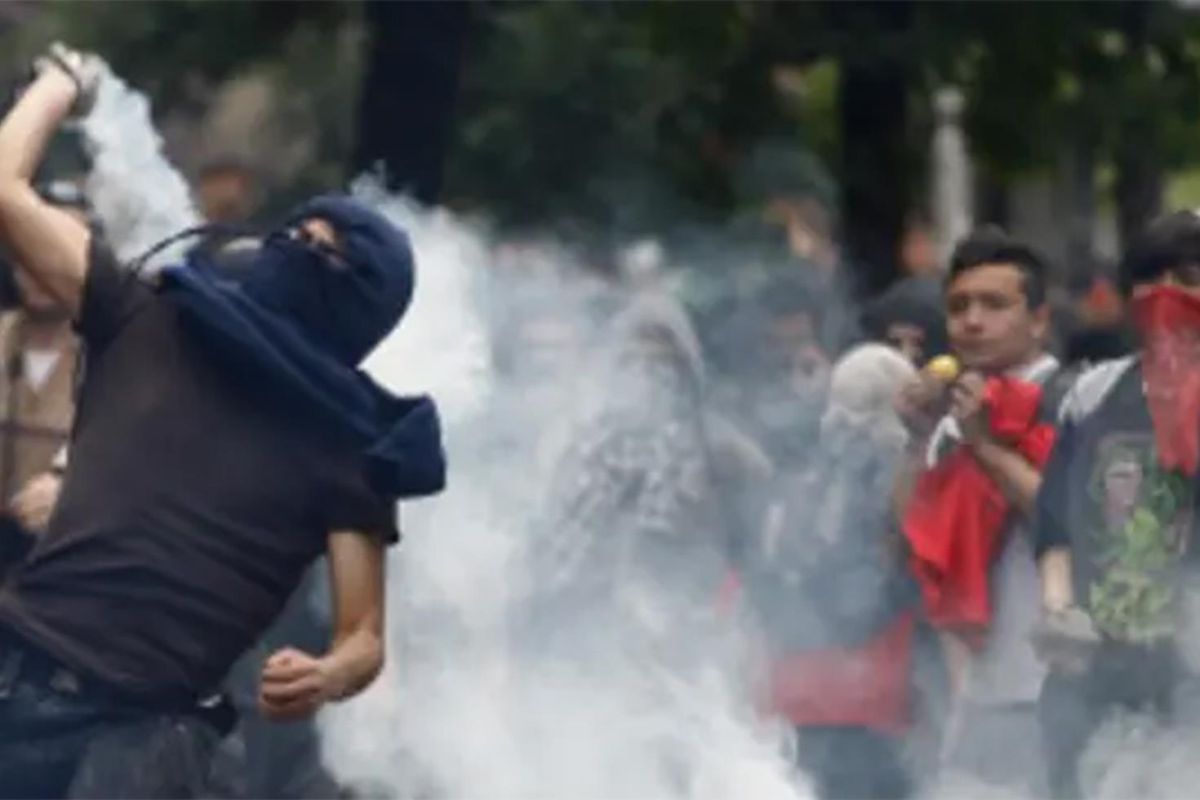 Şili’de Öğrenci Protestoları: 25 Yaralı
