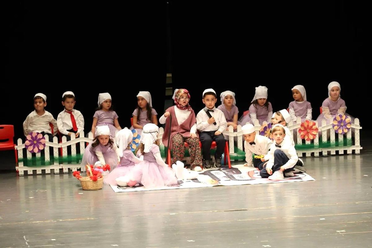 Miniklerden Renkli Kur’an Kursu Gösterisi
