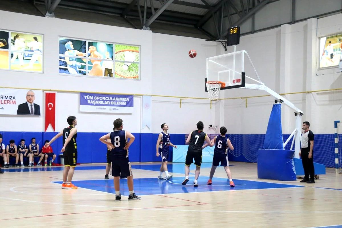 Sivas’ta Gençler B Basketbol İl Birinciliği Heyecanı