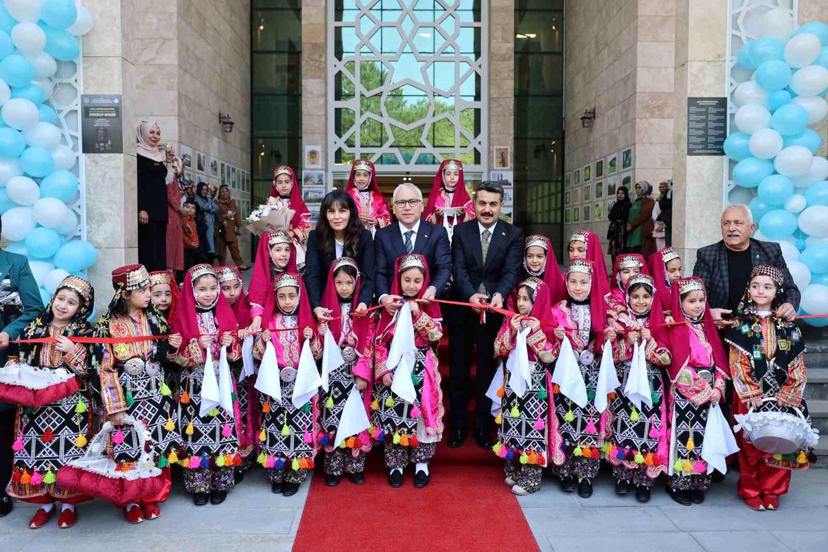 Sivas’ta hayat boyu öğrenme sergisi açıldı