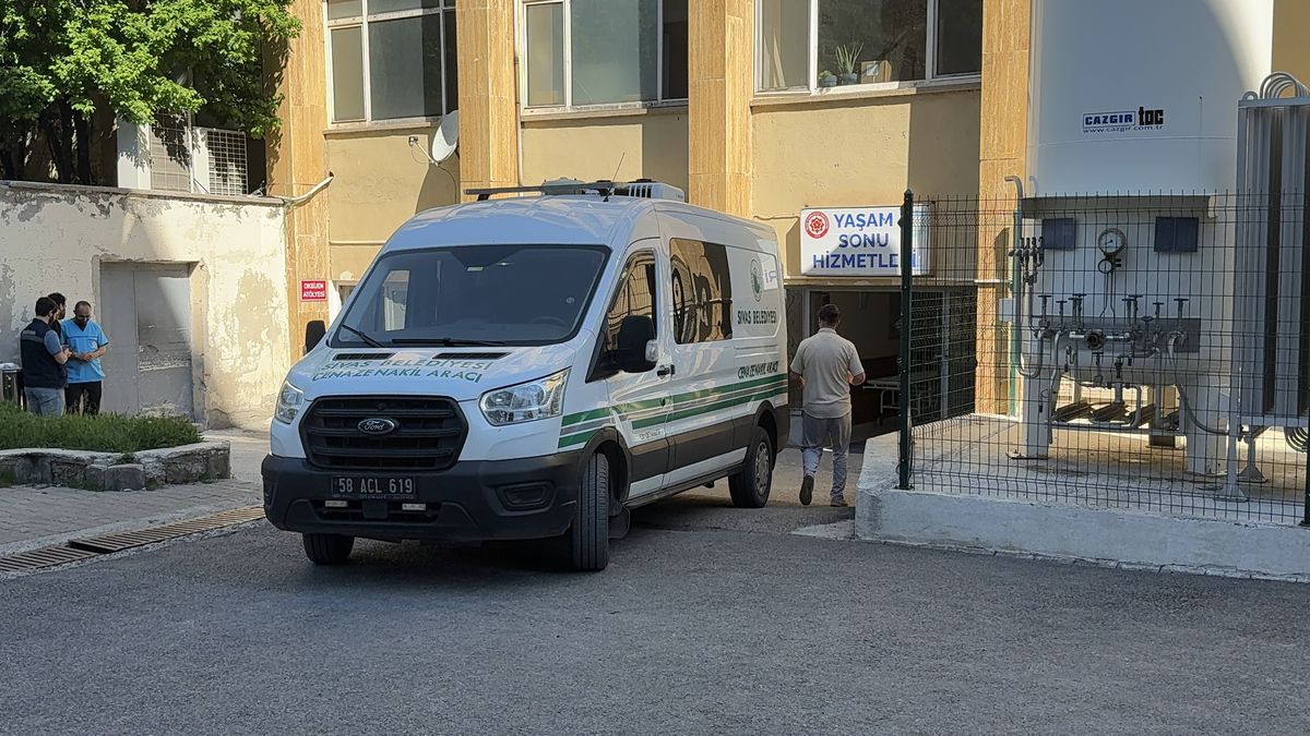 Sivas’ta KKKA hastalığı: 2 çocuk annesi kadın hayatını kaybetti