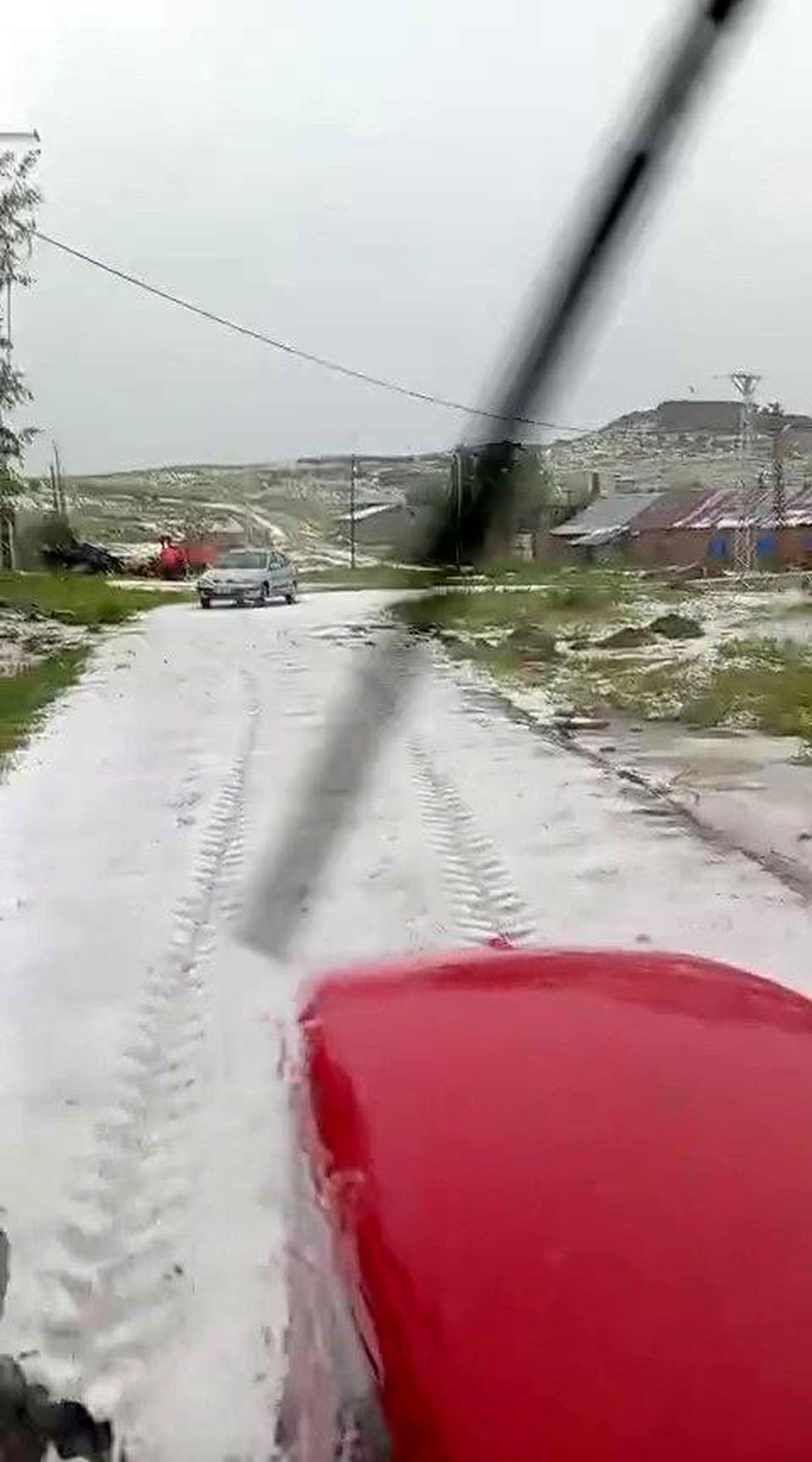 Sivas’ta Dolu ve Sağanak Yağış Sel Neden Oldu