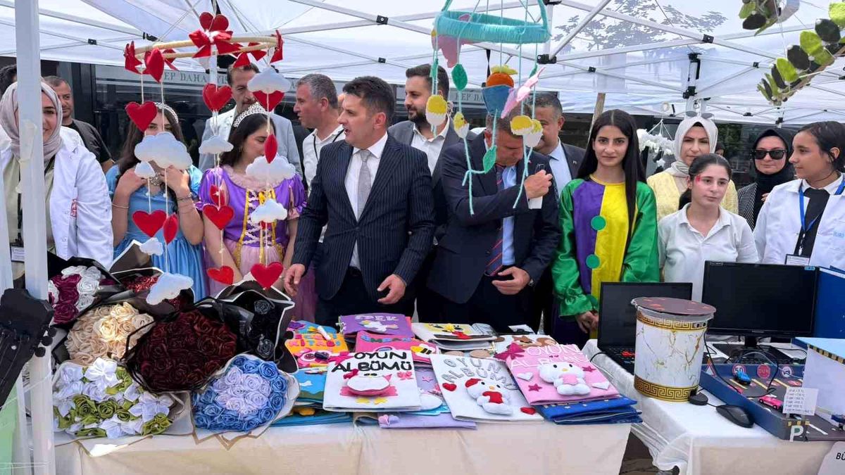 Siverek’te Marifetli Gençlik Fuarı Açıldı