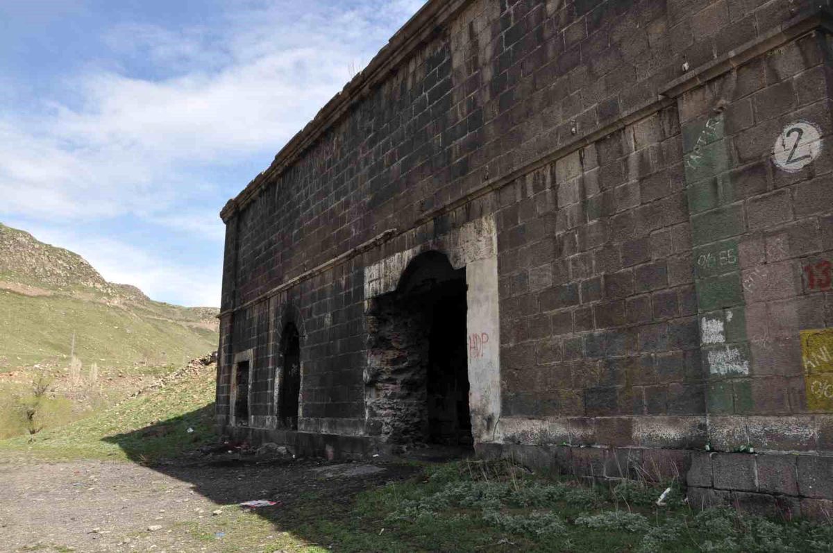 Kars’ın Tarihi Tabyaları Terk Edildi