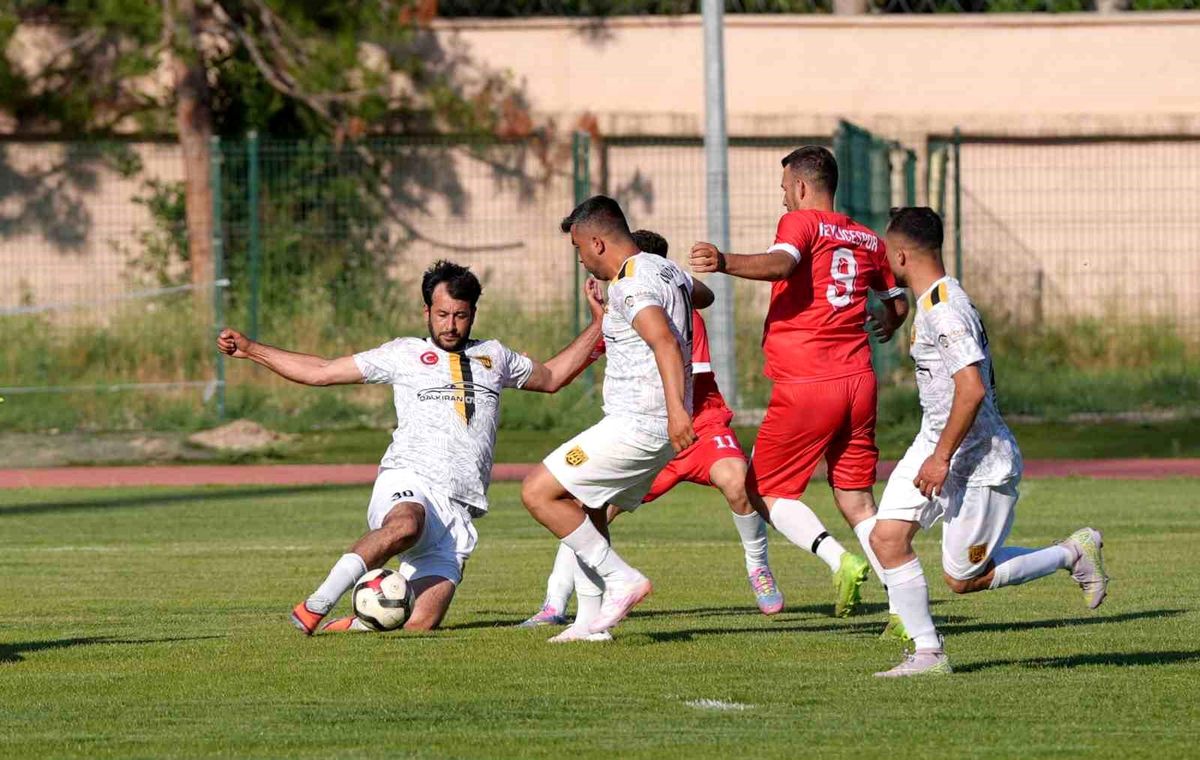 Tarsus’ta köyler arası futbol heyecanı başladı