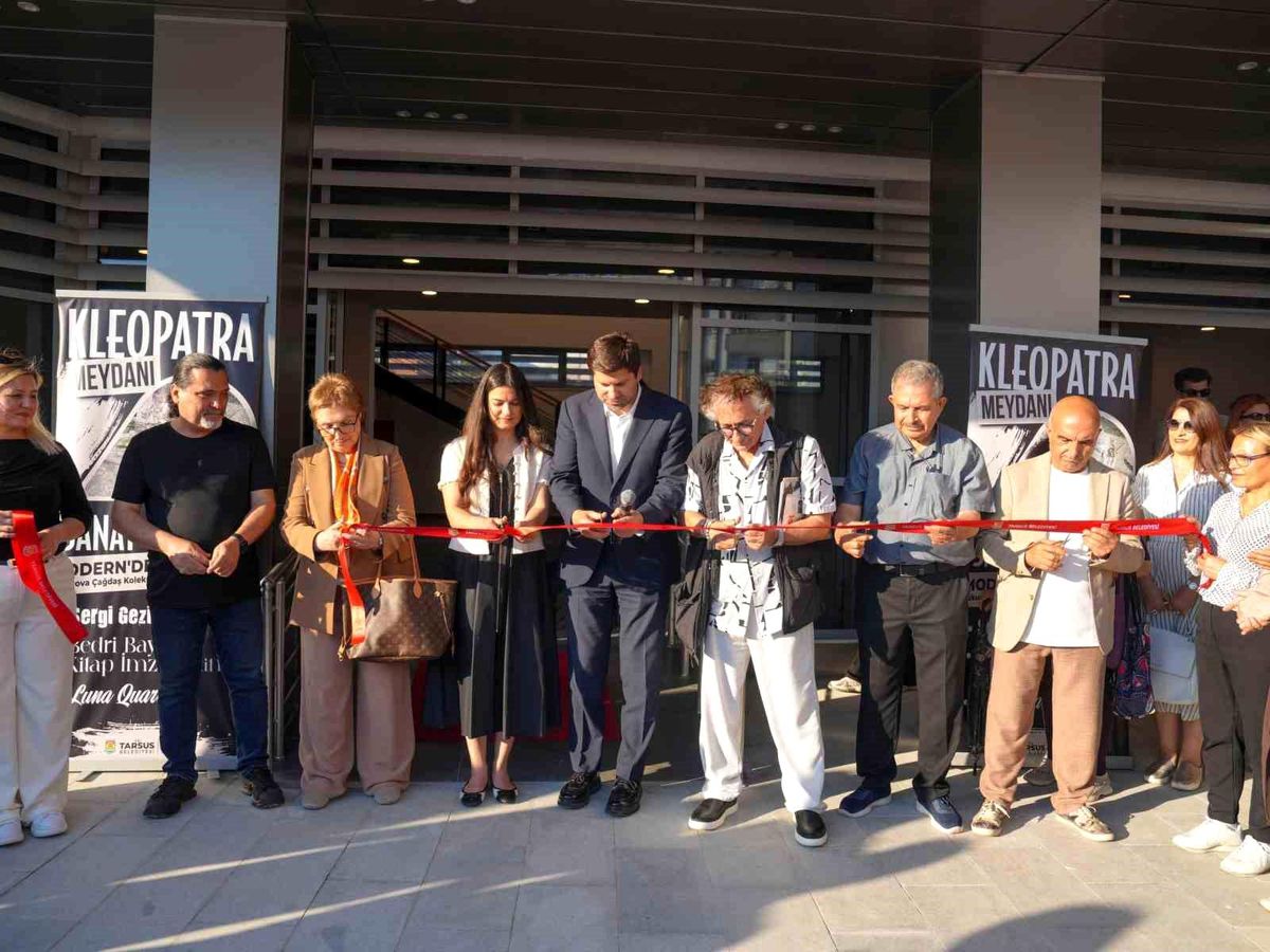 Tarsus’ta tarih ve sanatın buluşma noktası Kleopatra Meydanı açıldı