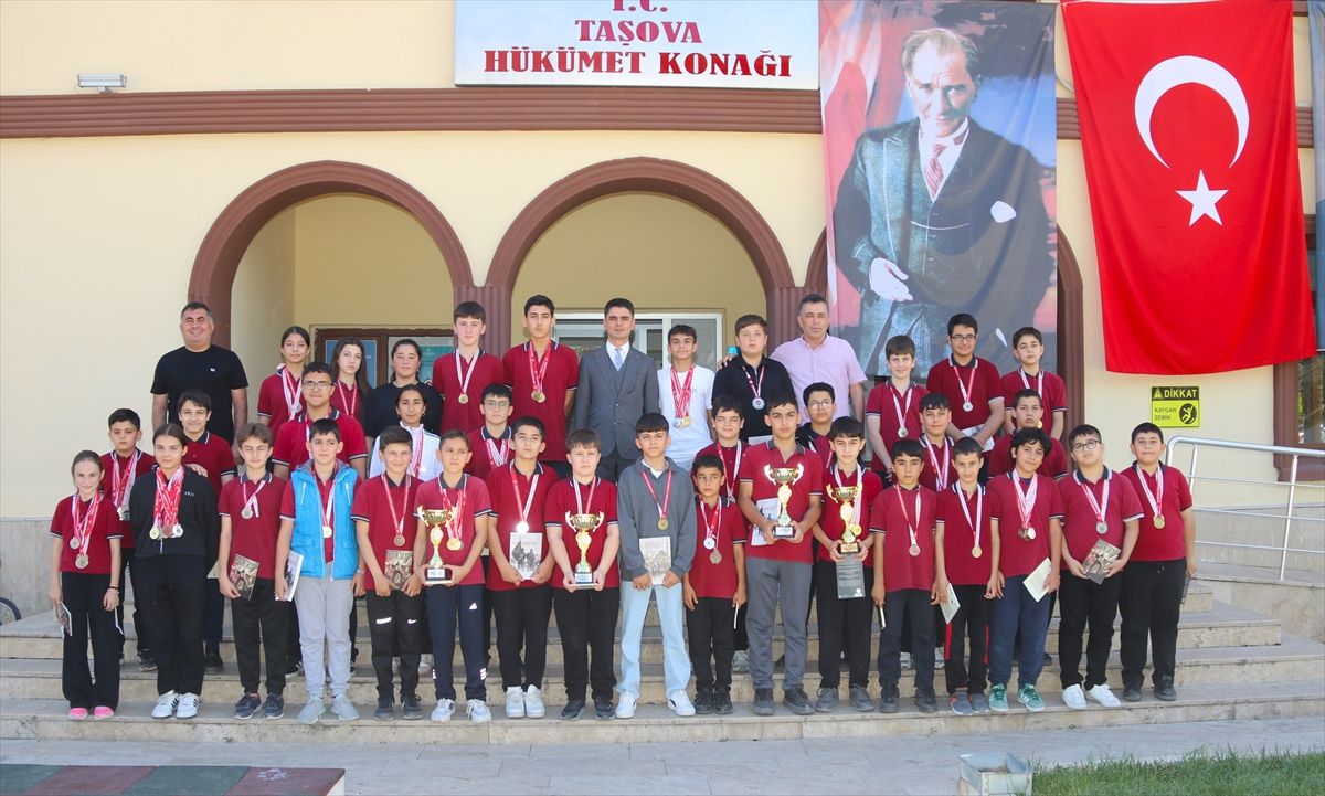 Başarılı Sporcular Kaymakam’ı Ziyaret Etti