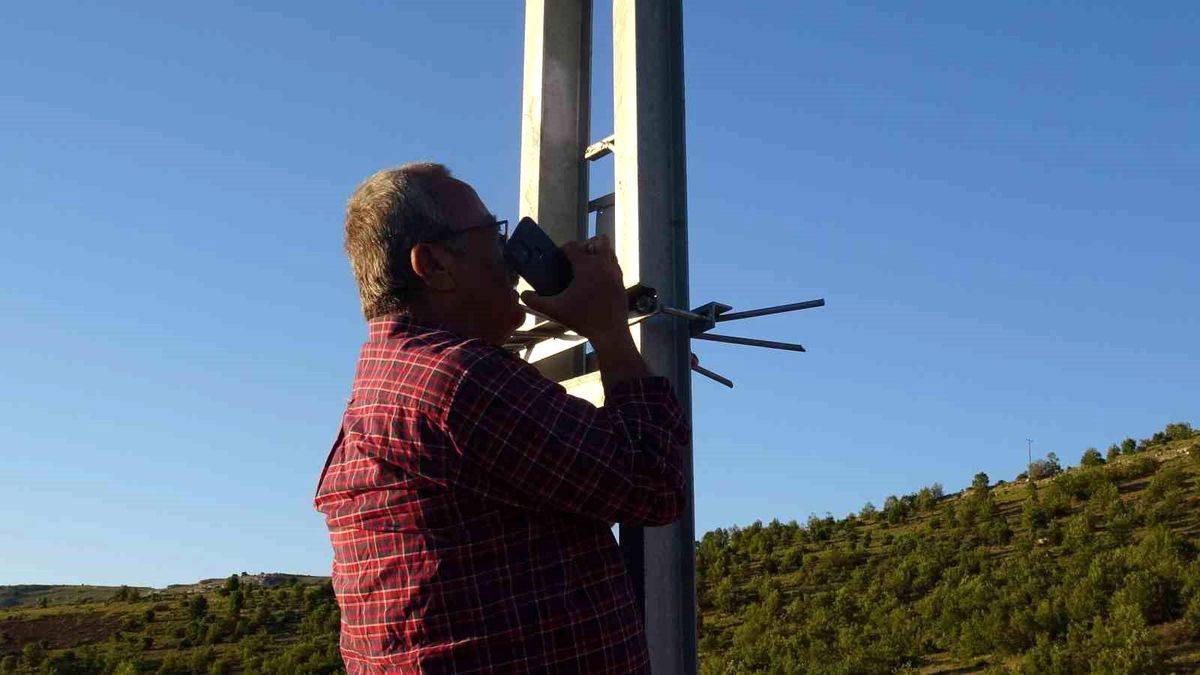 Mahallede Cep Telefonu Şebekesi Çekmiyor