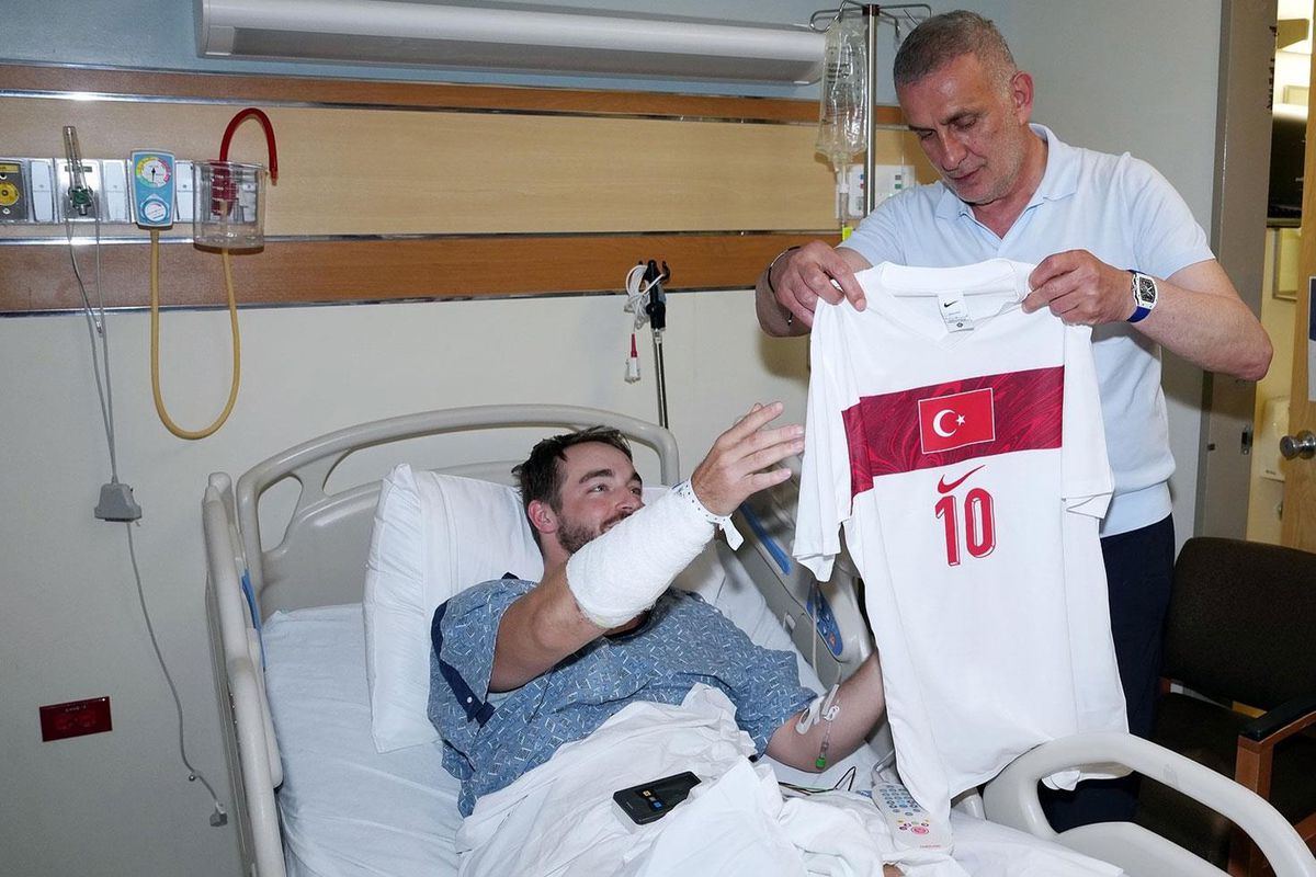 TFF Başkanı Hacıosmanoğlu, kaza geçiren ABD’li polisi hastanede ziyaret etti     17:39