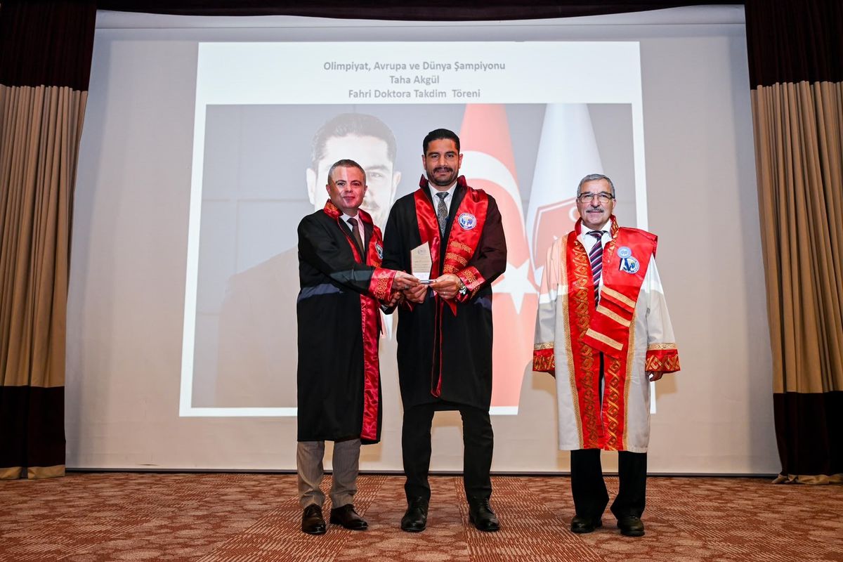 Taha Akgül’e Fahri Doktora Unvanı