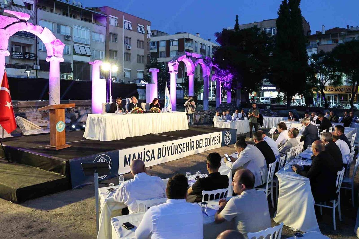 Thyateira’da tarihi meclis toplantısı