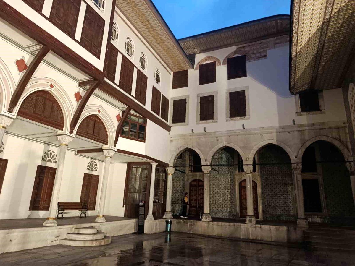 Topkapı Sarayı’nın Gece Ziyareti Başladı