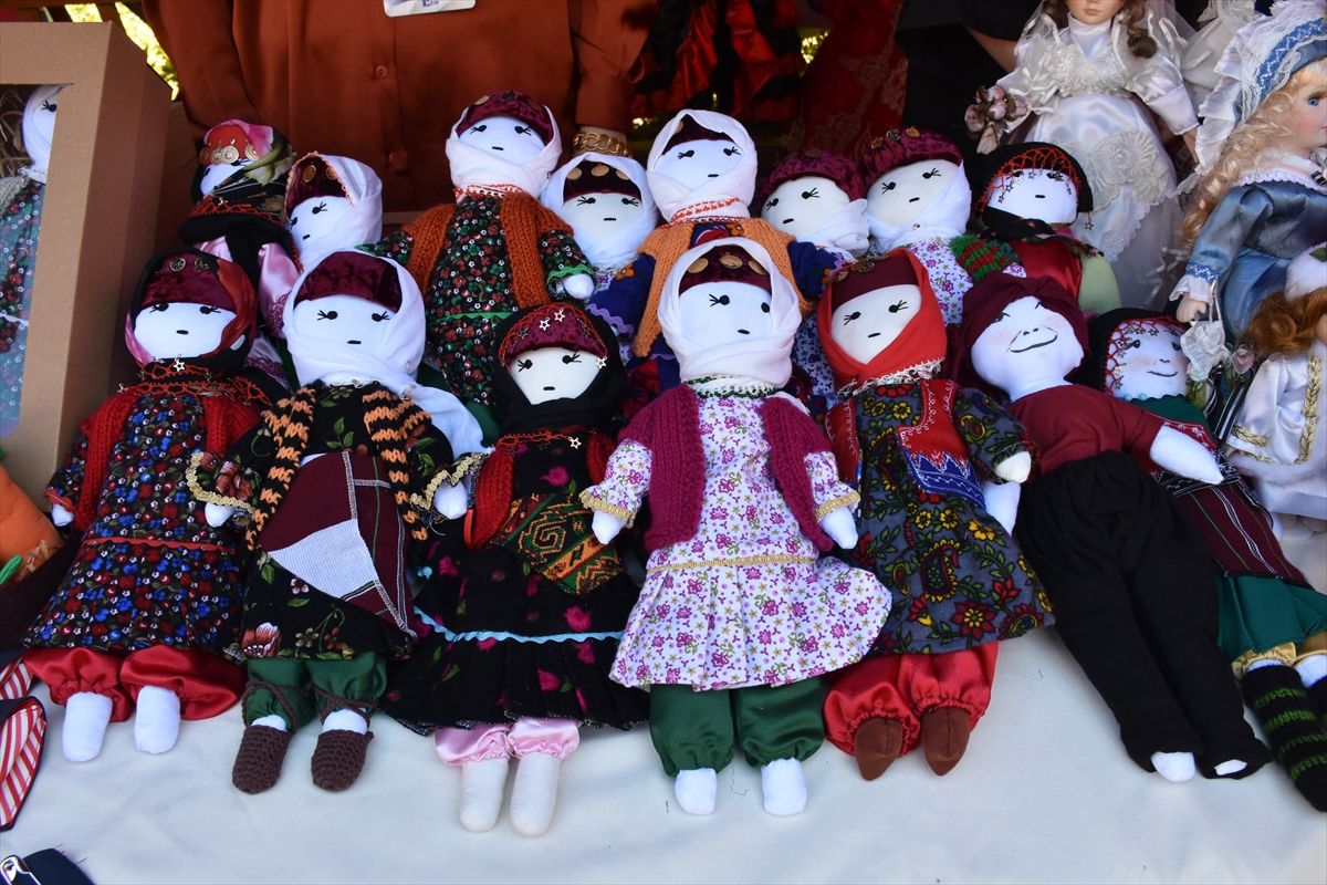 Trabzon’da 2500 Kursiyerin El Sanatları Sergisi Açıldı