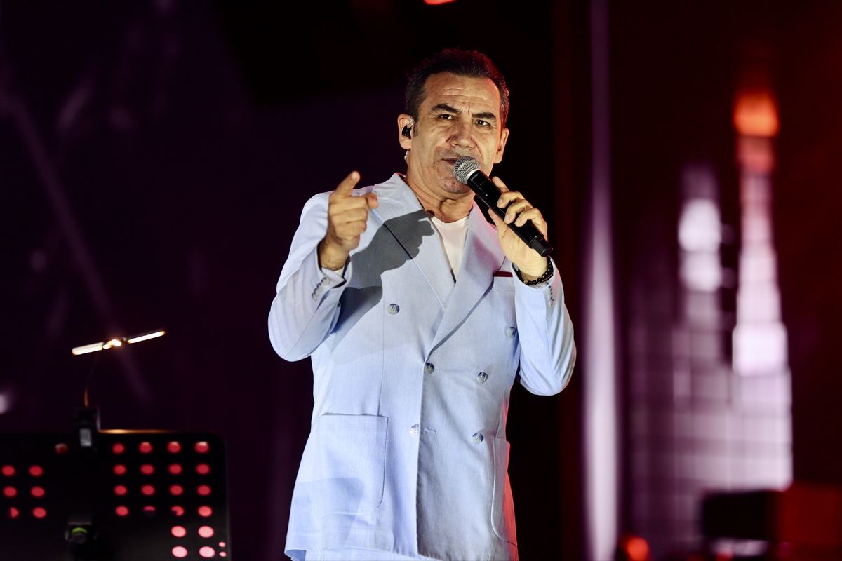Ferhat Göçer Trabzon’da Coşku Yaratdı