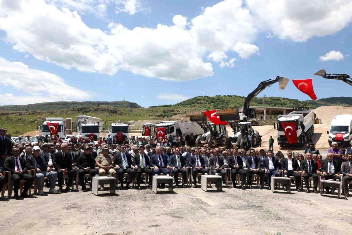 Tunceli’de 120 kilometrelik sıcak asfalt hedefi için ilk adım atıldı