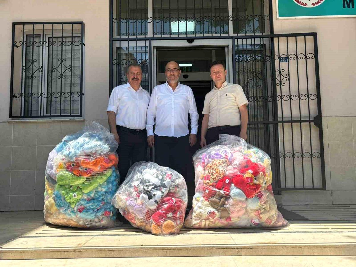 Bülent Daşkan’dan Çocuklara Oyuncak Bağışı