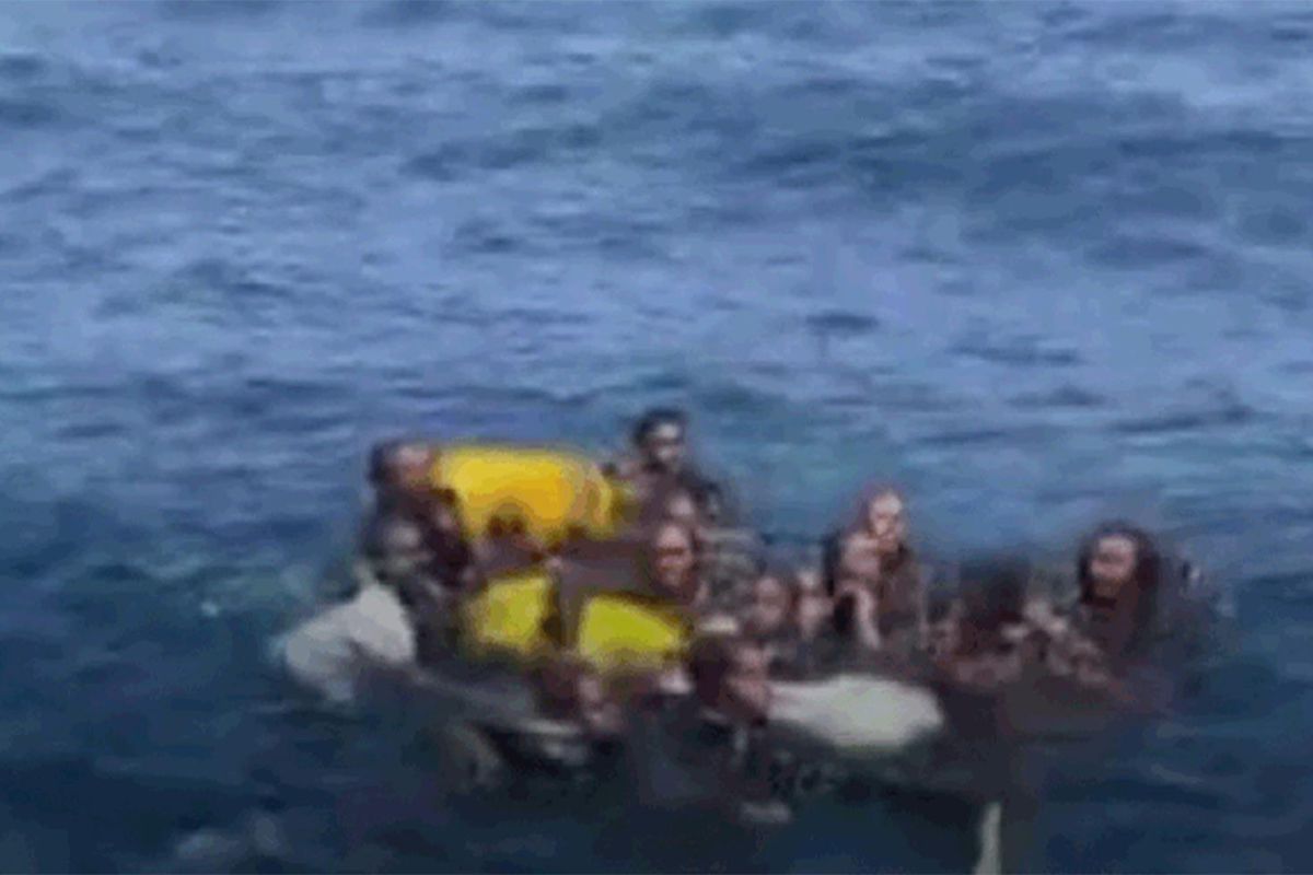 Batmak üzere olan bottaki 48 kişiyi Türkler kurtardı