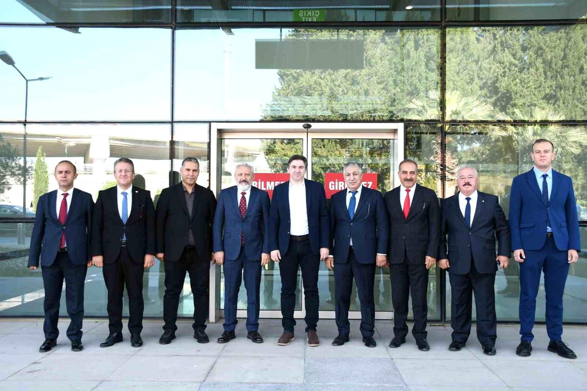 Bakan Yardımcısı Bağcı, Dikili’deki jeotermal sera bölgesini inceledi