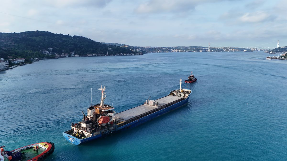 ANT Gemisi İstanbul Boğazı’ndan Geçti
