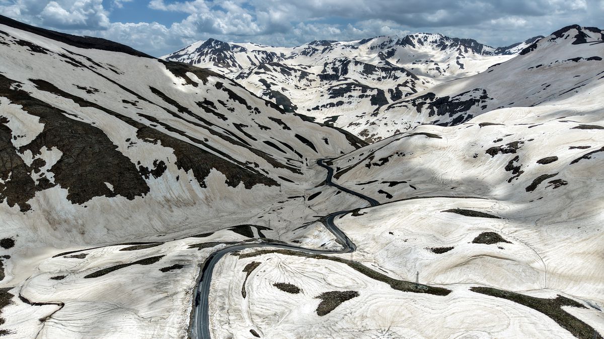 Van-Bahçesaray Yolu Tekrar Açıldı