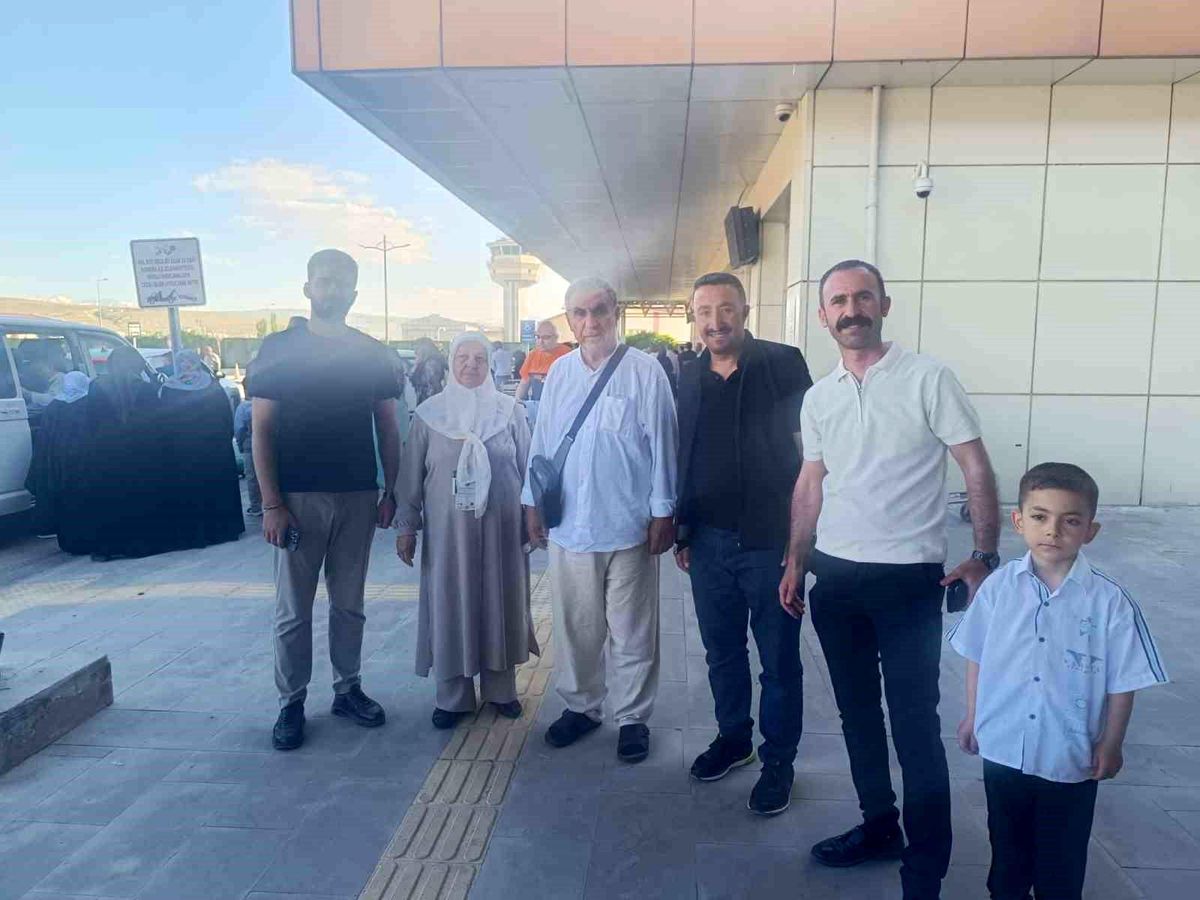 Van’dan İlk Hac Kafilesi Döndü