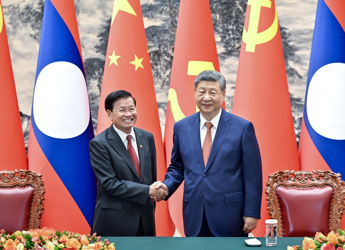 Xi Jinping ve Thongloun Sisoulith’ten İşbirliği Vurgusu