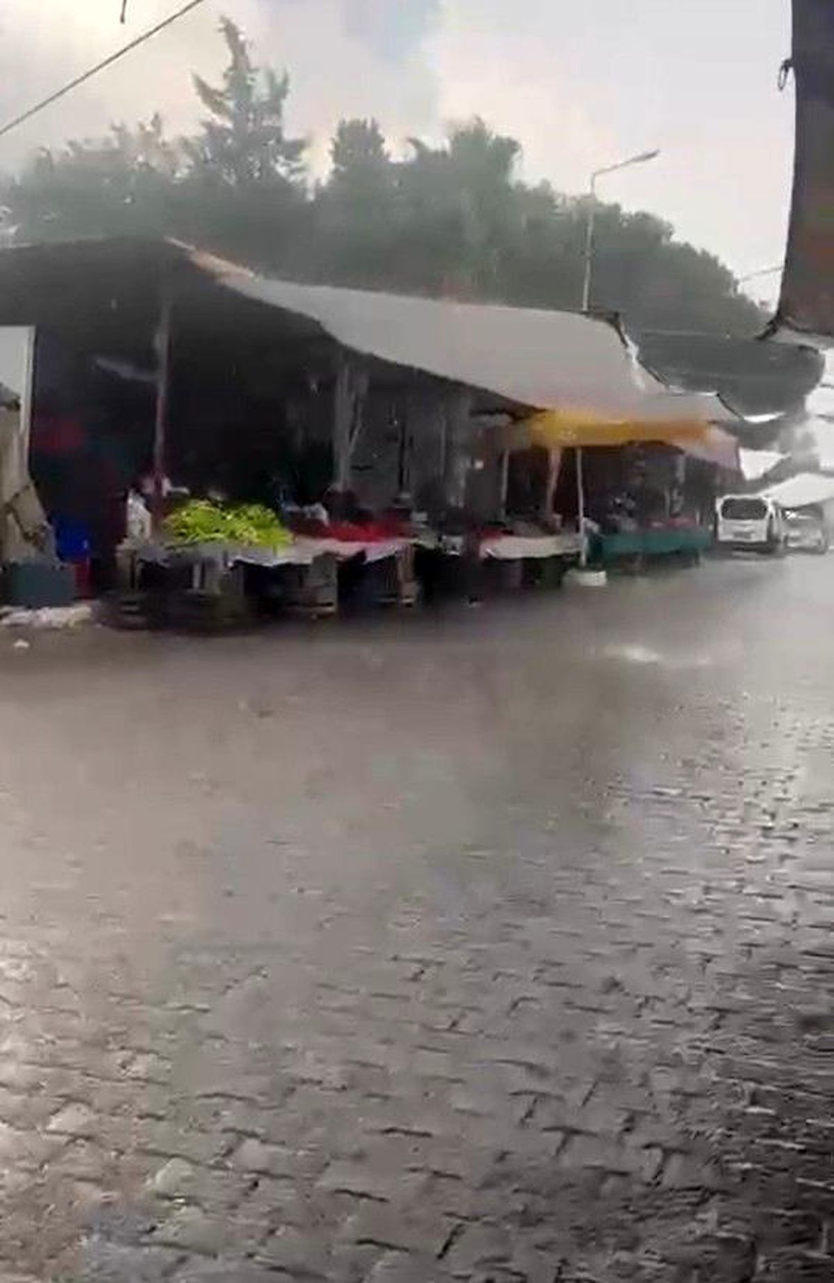 Yatağan’da Aniden Bastıran Sağanak Yağış Hayatı Olumsuz Etkiledi