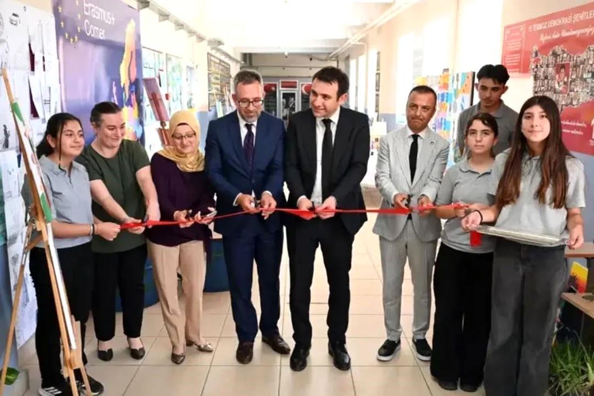 Yenipazar Merkez Ortaokulu’nda Yıl Sonu Sergisi Açıldı