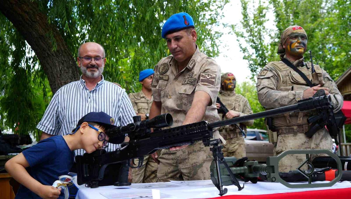 Yerli ve milli silahlar Aile Festivali’nde ilgi gördü