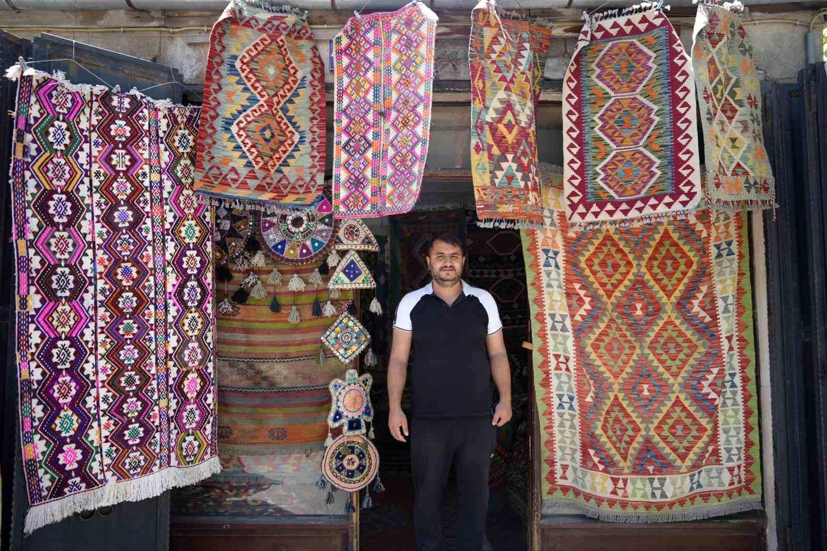 Kızılaslan, El Dokumacılığı Yaşatıyor