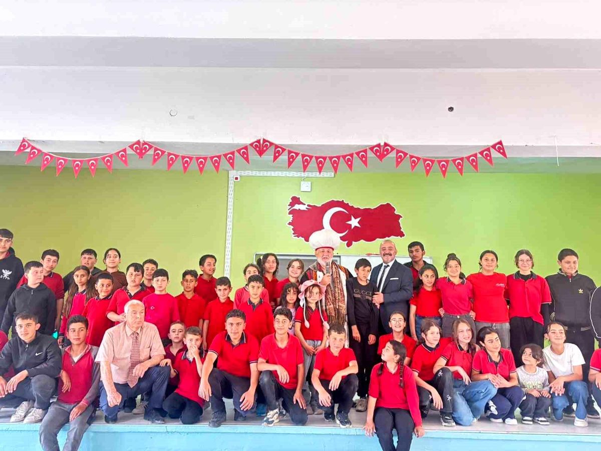 Yozgat’ta Nasreddin Hoca öğrencilerle buluştu