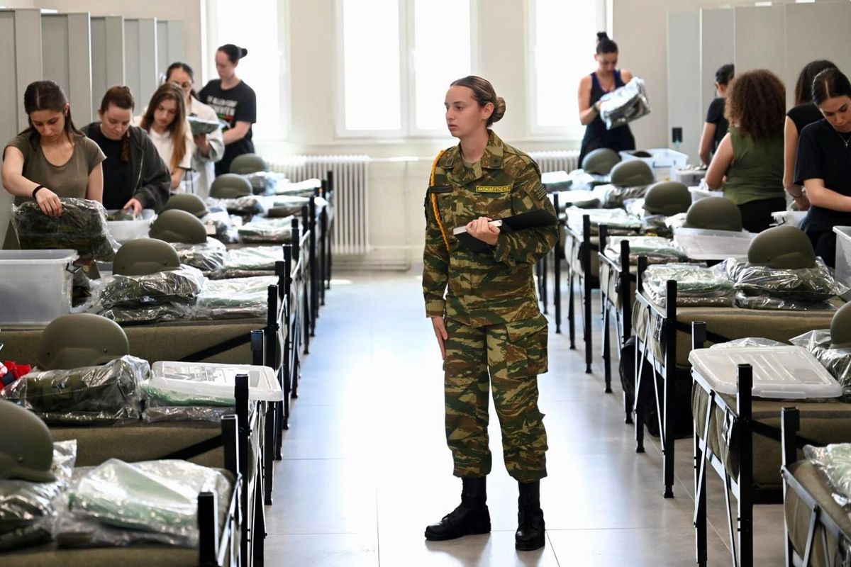 Yunanistan’da bir ilk! Kadınlar asker ocağına girdi