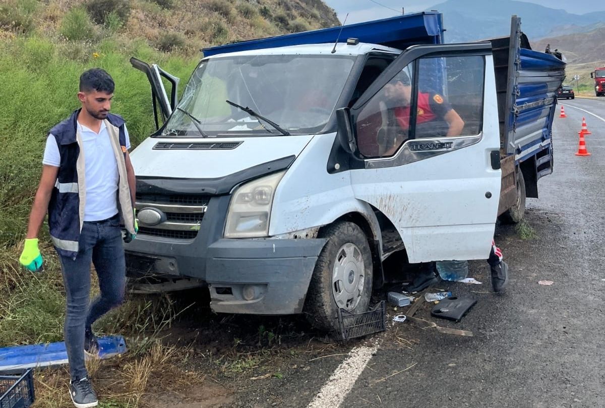 Kamyonet Devrildi: 10 Yaralı